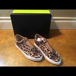 Very Volatile Slip-on shoe 7.5 Leopard